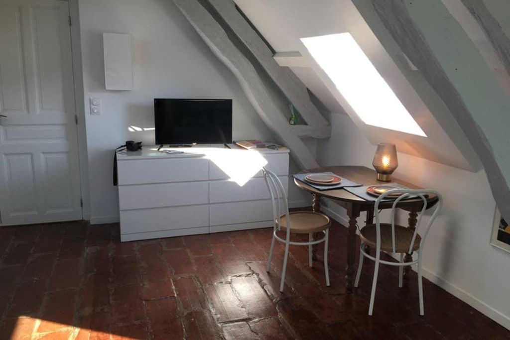 Tonnerre Grand Studio De Charme Au Coeur De La Ville ภายนอก รูปภาพ